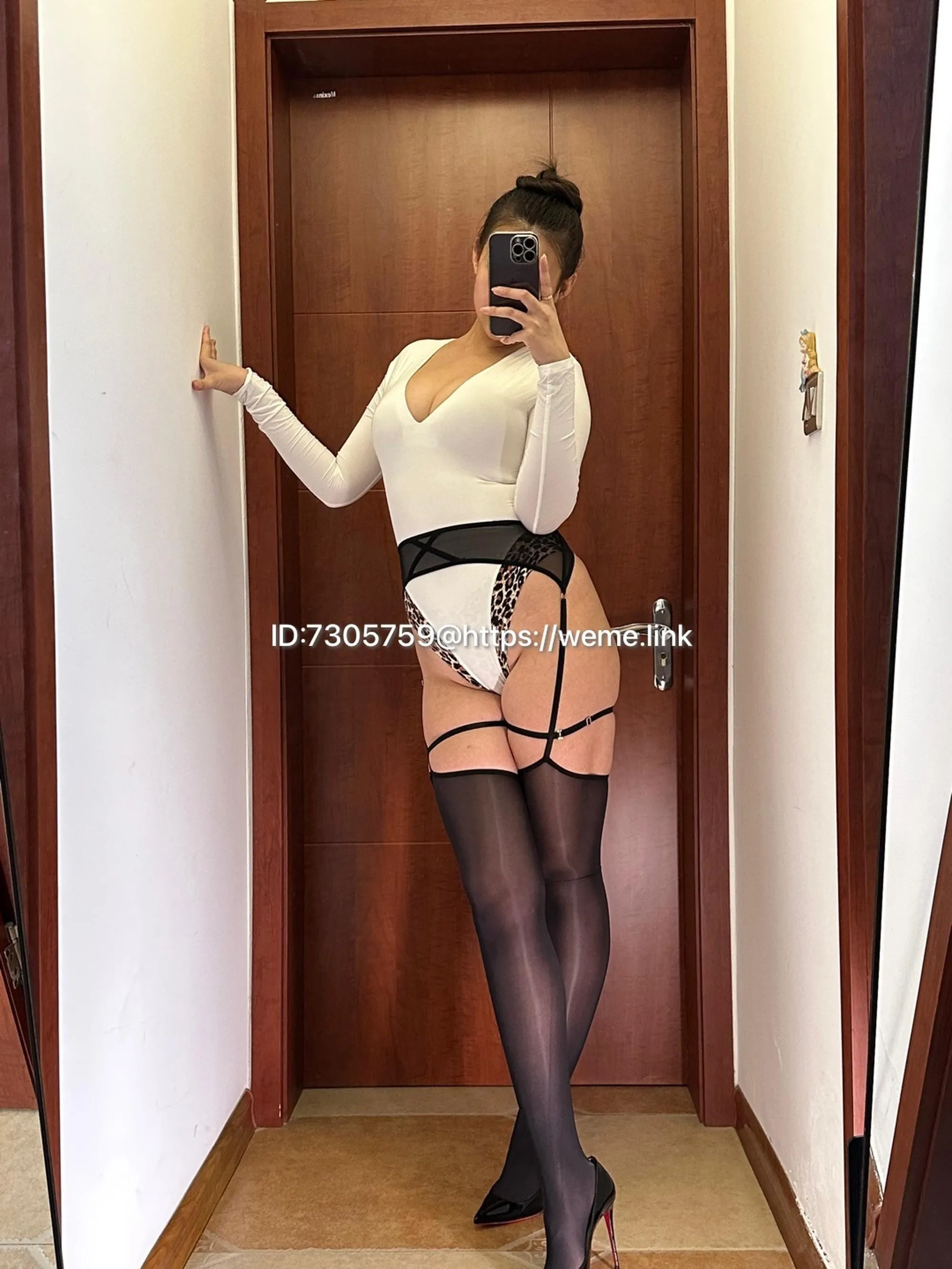 美邵女Baby – NO.011 勒肉黑丝 [60P]插图8